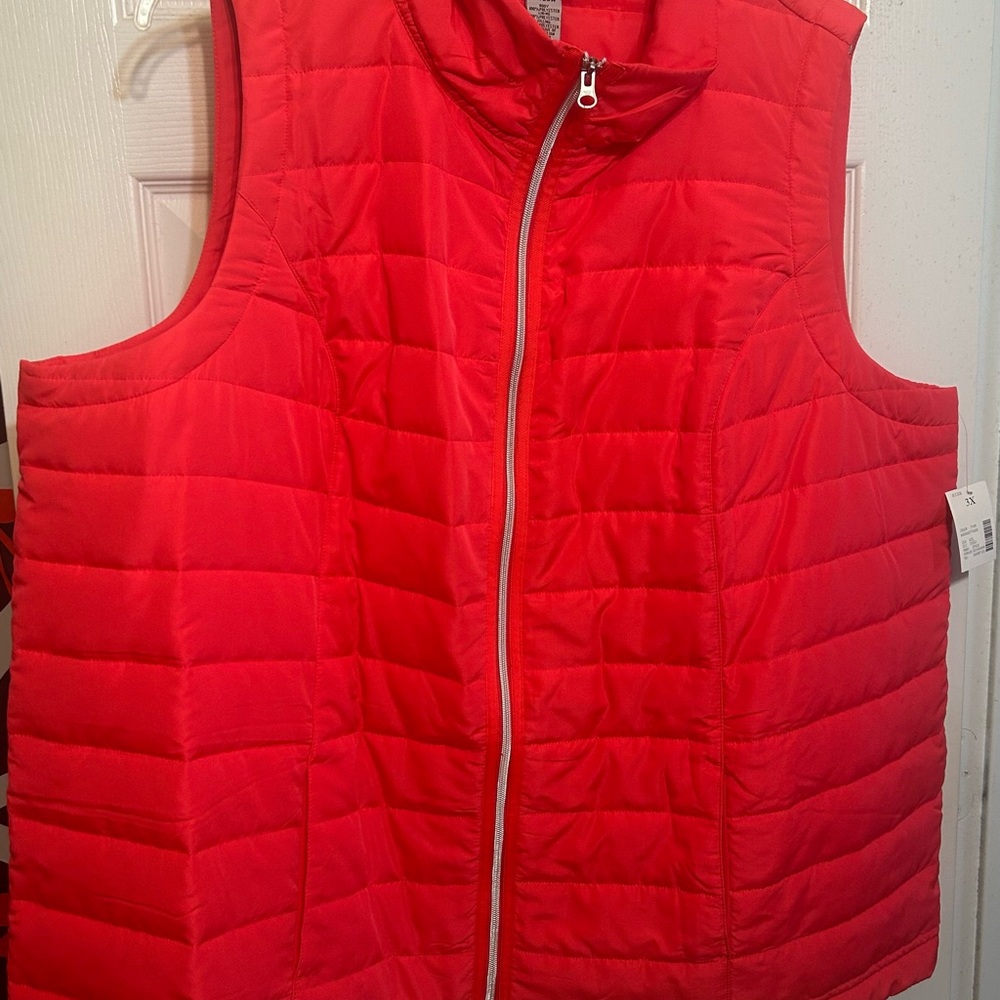 NWT- Catherines Coral  Quilted Puffer Vest. Size 26/28